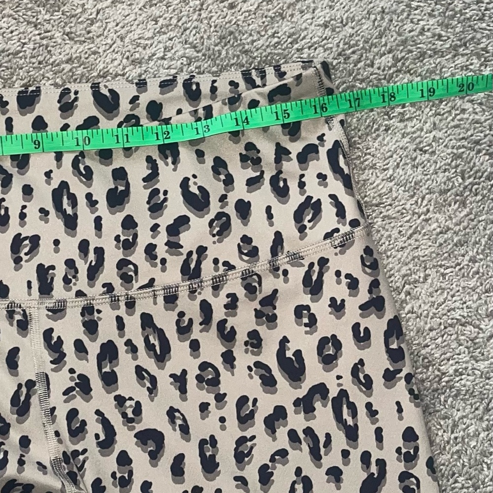 Old Navy Active Leopard Print Leggings - Picture 8 of 10